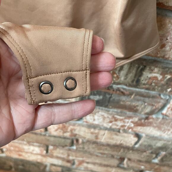 Express Body Contour Bodysuit Size Medium Thong Snap Layer Smooth Stretch - Picture 3 of 4